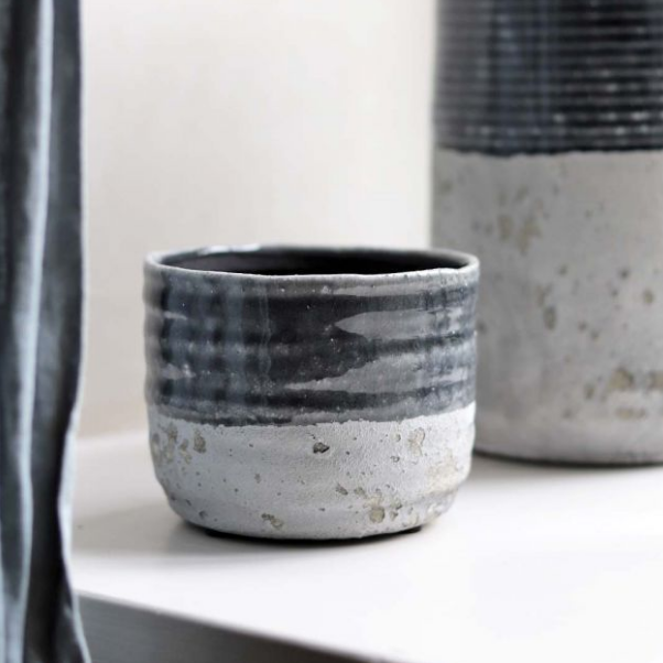 
            
                Load image into Gallery viewer, Dark Grey Two Tone Plant Pot
            
        